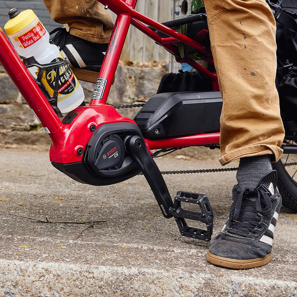 Close-up of Bosch drive unit and battery on Surly Big Easy